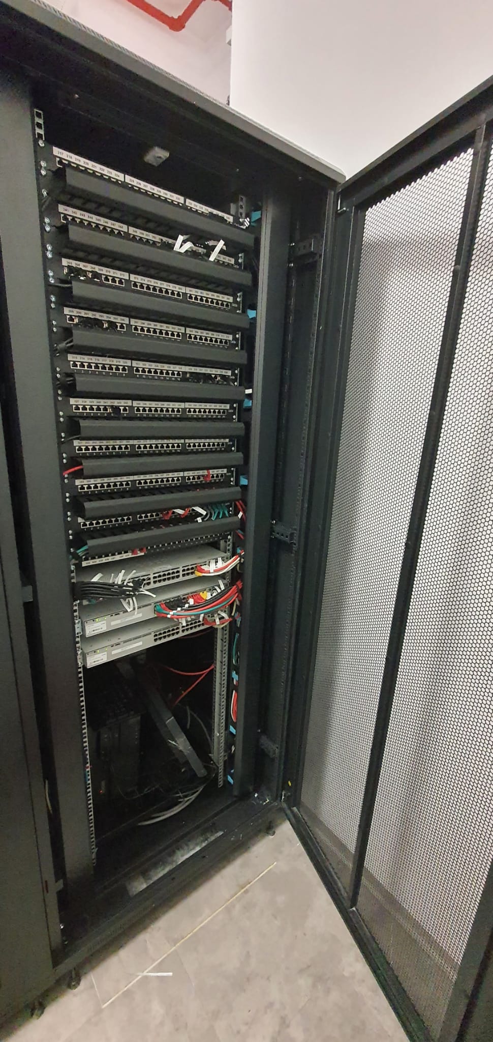 Data Center & Structured Cabling — installation photo 40
